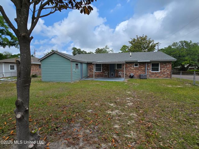 2330 Middlecoff Drive, Gulfport, MS 39507