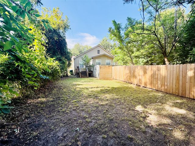 814 W College Street, Sherman, TX 75092