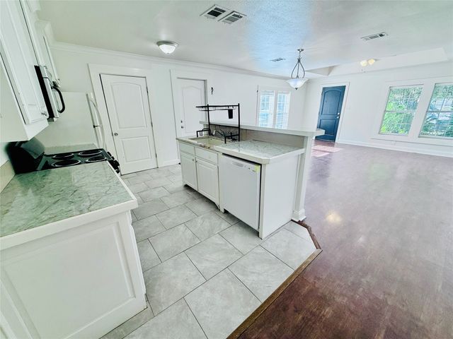814 W College Street, Sherman, TX 75092