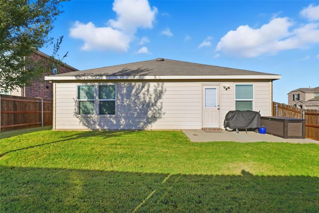 10101 Newtown Drive, Fort Worth, TX 76036