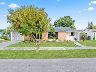 7835 W 16th Ct, Hialeah, FL 33014