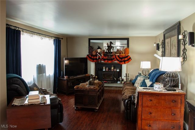 8304 Sharon Avenue NW, North Canton, OH 44720