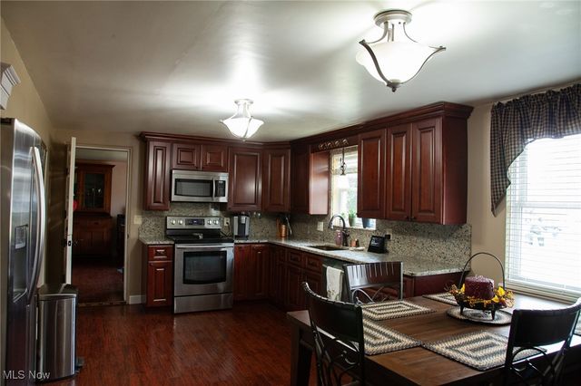 8304 Sharon Avenue NW, North Canton, OH 44720