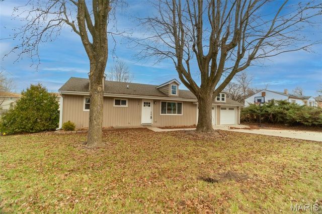 204 Hillsdale Drive, Ballwin, MO 63011