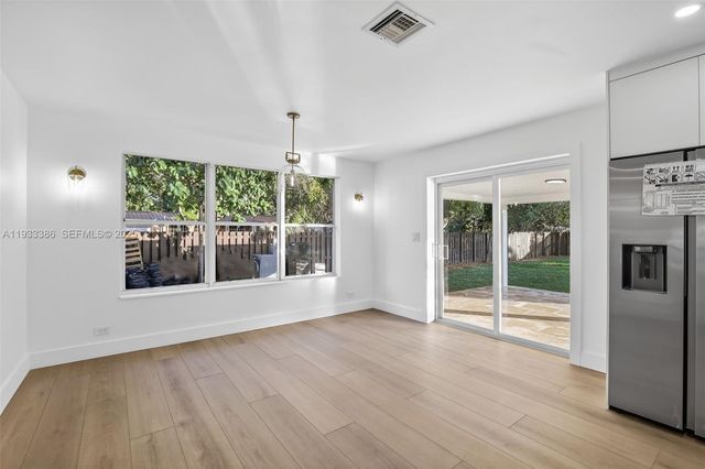 6800 NW 7th St, Plantation, FL 33317