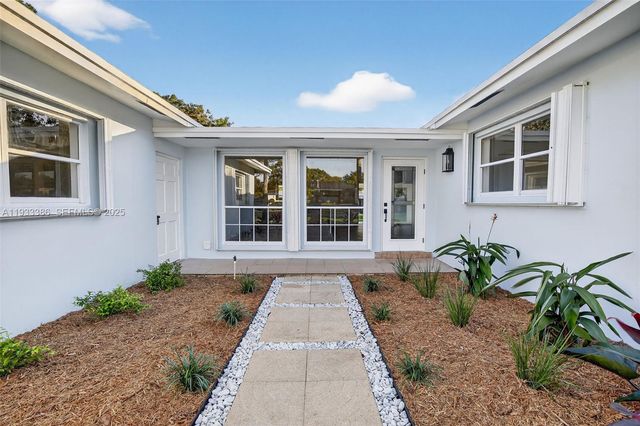 6800 NW 7th St, Plantation, FL 33317