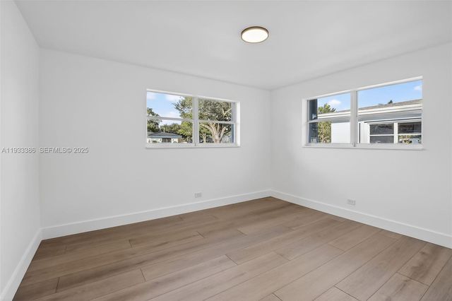 6800 NW 7th St, Plantation, FL 33317