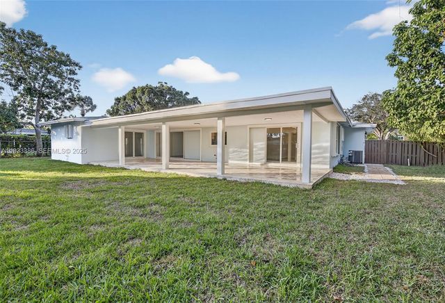 6800 NW 7th St, Plantation, FL 33317