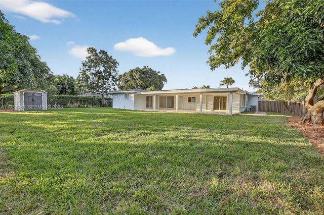 6800 NW 7th St, Plantation, FL 33317