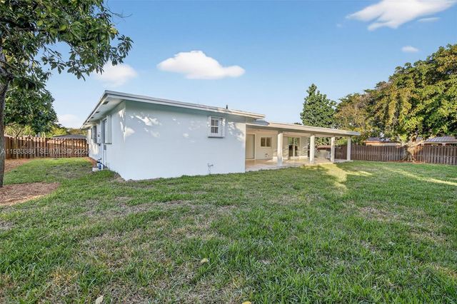 6800 NW 7th St, Plantation, FL 33317