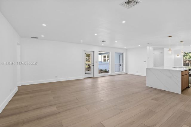 6800 NW 7th St, Plantation, FL 33317