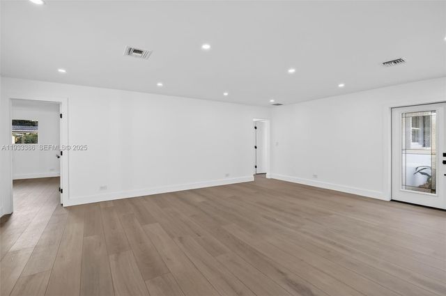 6800 NW 7th St, Plantation, FL 33317