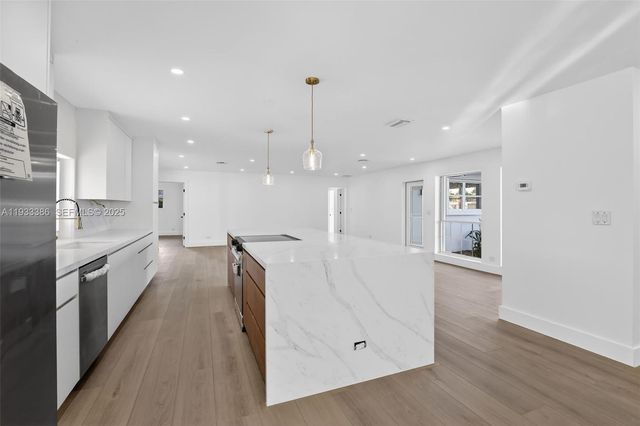 6800 NW 7th St, Plantation, FL 33317