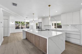 6800 NW 7th St, Plantation, FL 33317