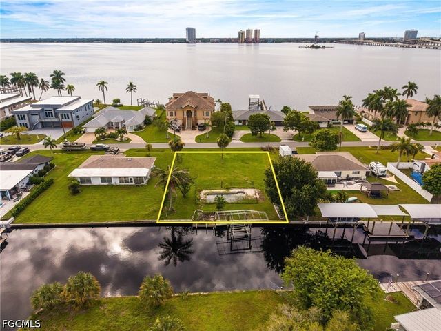 116 E North Shore AVE, North Fort Myers, FL 33917