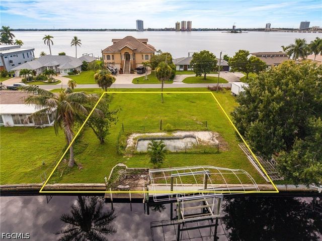 116 E North Shore AVE, North Fort Myers, FL 33917