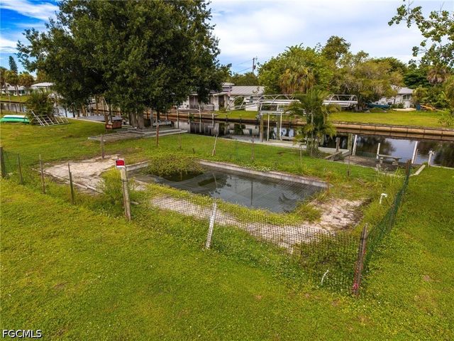 116 E North Shore AVE, North Fort Myers, FL 33917
