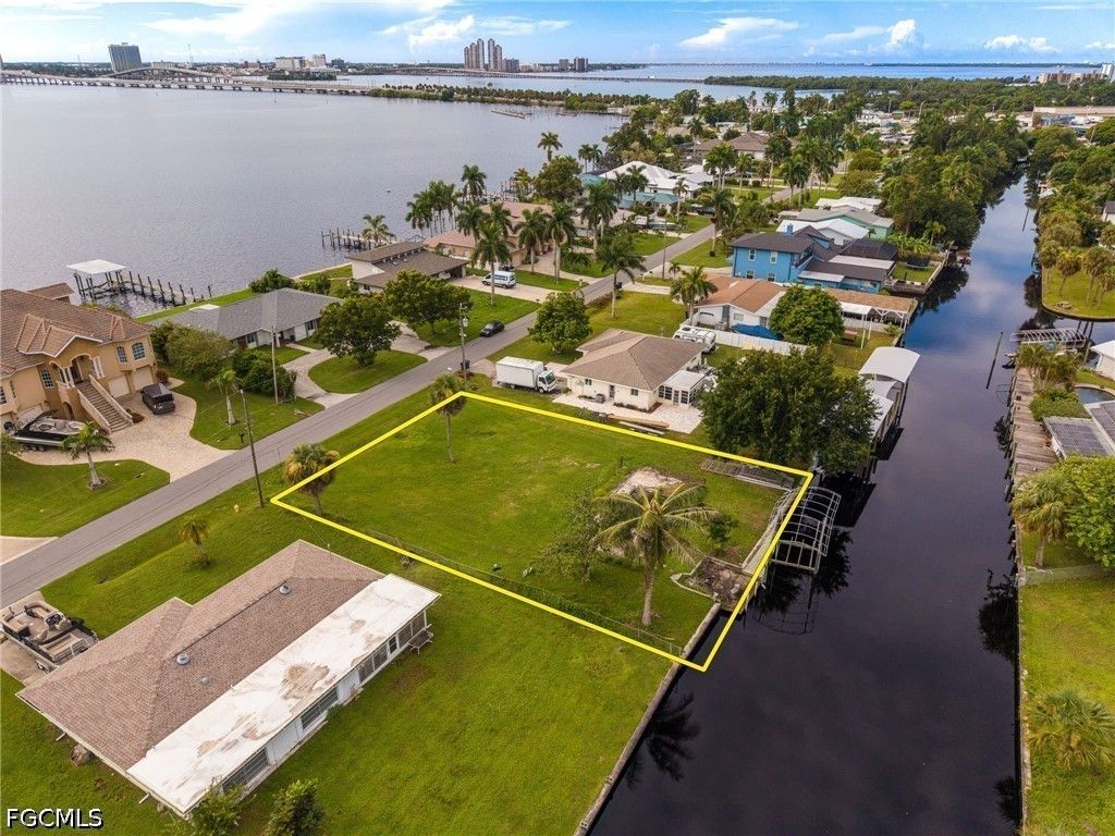116 E North Shore AVE, North Fort Myers, FL 33917