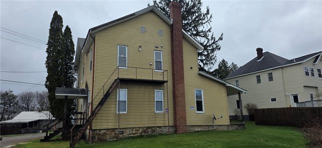 537 N Edgewood Ave, Somerset Boro, PA 15501