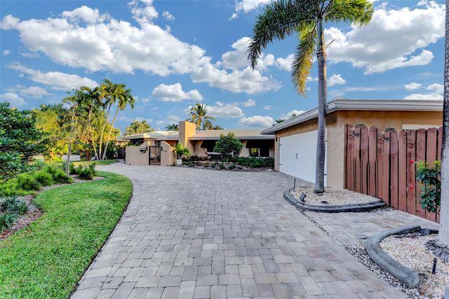 1500 NE 24th St, Wilton Manors, FL 33305