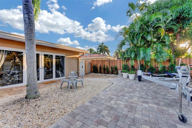 1500 NE 24th St, Wilton Manors, FL 33305