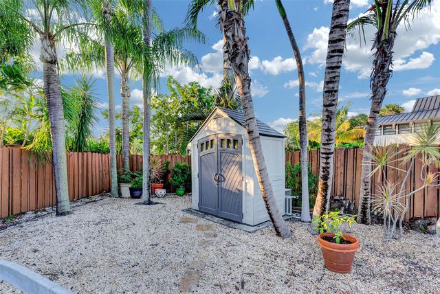 1500 NE 24th St, Wilton Manors, FL 33305