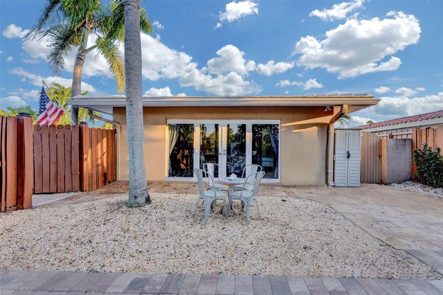 1500 NE 24th St, Wilton Manors, FL 33305