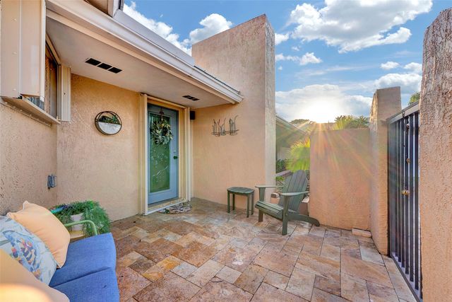 1500 NE 24th St, Wilton Manors, FL 33305