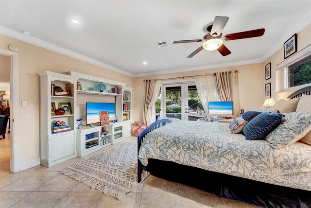 1500 NE 24th St, Wilton Manors, FL 33305