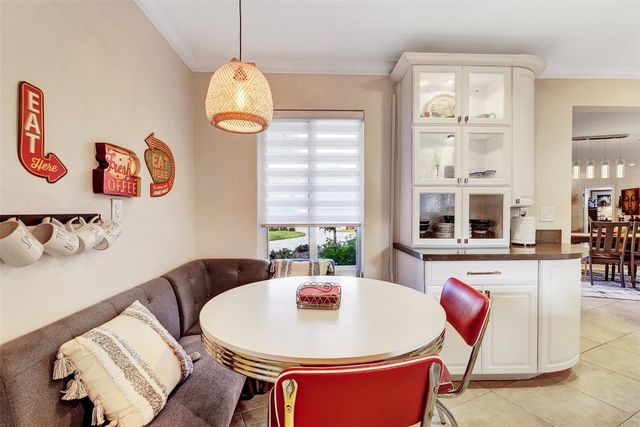 1500 NE 24th St, Wilton Manors, FL 33305