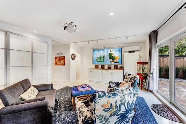 1500 NE 24th St, Wilton Manors, FL 33305