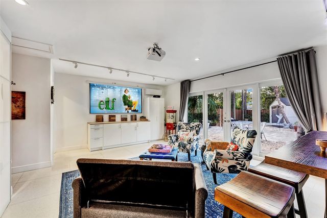 1500 NE 24th St, Wilton Manors, FL 33305