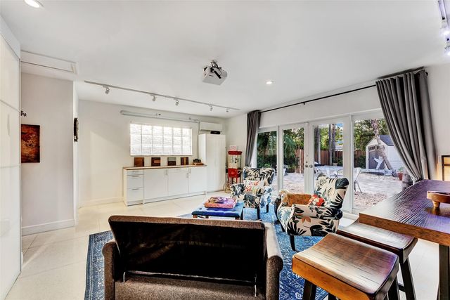 1500 NE 24th St, Wilton Manors, FL 33305