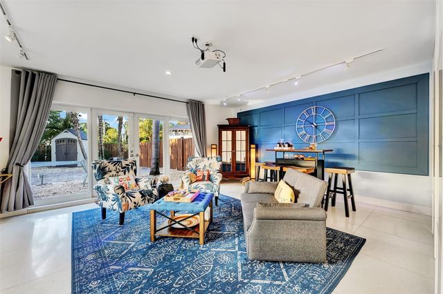 1500 NE 24th St, Wilton Manors, FL 33305