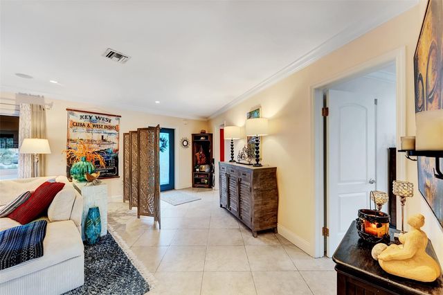 1500 NE 24th St, Wilton Manors, FL 33305