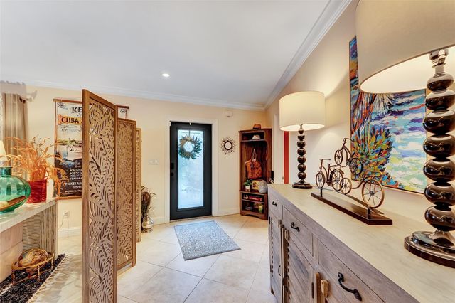 1500 NE 24th St, Wilton Manors, FL 33305