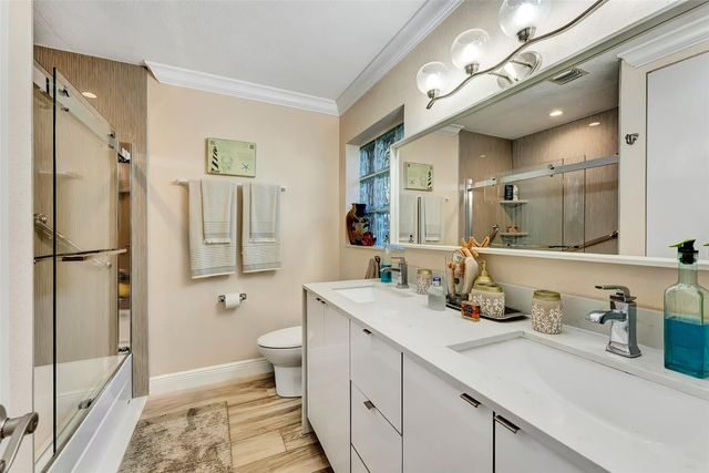 1500 NE 24th St, Wilton Manors, FL 33305