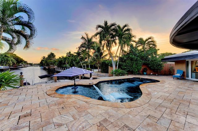 1500 NE 24th St, Wilton Manors, FL 33305