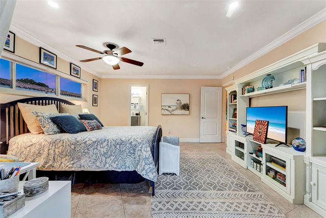 1500 NE 24th St, Wilton Manors, FL 33305