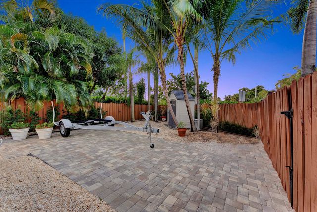 1500 NE 24th St, Wilton Manors, FL 33305