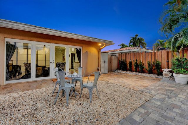 1500 NE 24th St, Wilton Manors, FL 33305