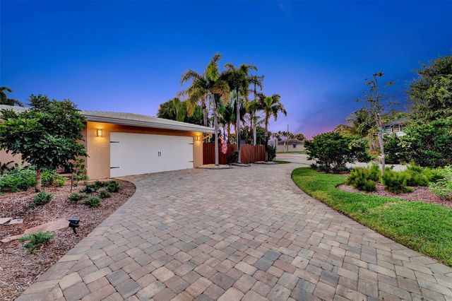 1500 NE 24th St, Wilton Manors, FL 33305