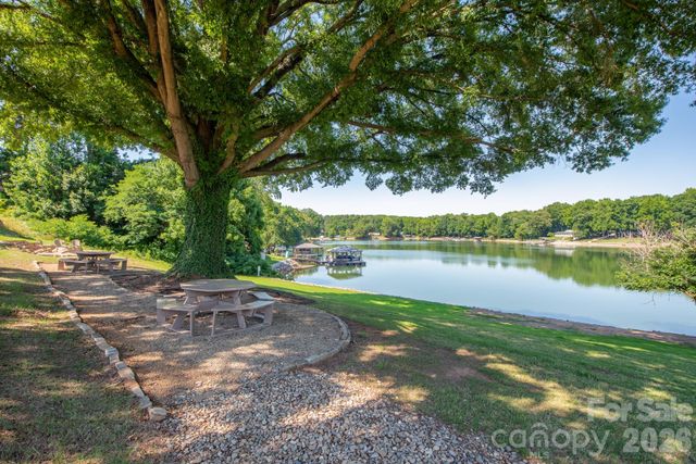 4358 Reed Creek Drive, Sherrills Ford, NC 28673