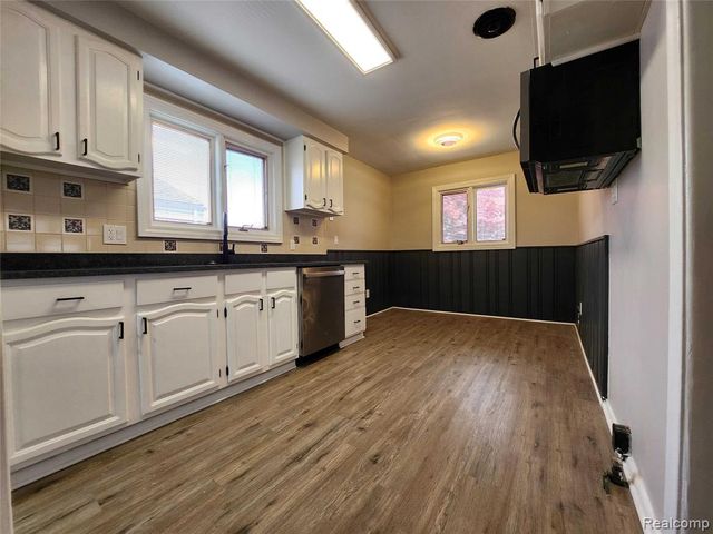 24593 Rosalind Avenue, Eastpointe, MI 48021