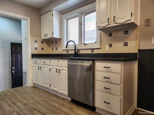 24593 Rosalind Avenue, Eastpointe, MI 48021
