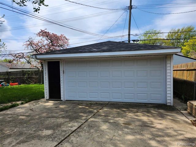 24593 Rosalind Avenue, Eastpointe, MI 48021