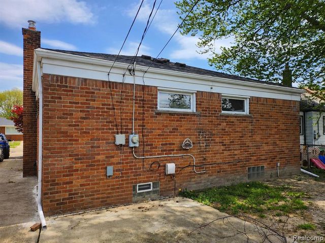 24593 Rosalind Avenue, Eastpointe, MI 48021