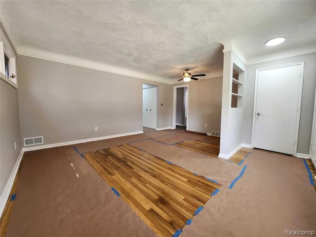24593 Rosalind Avenue, Eastpointe, MI 48021