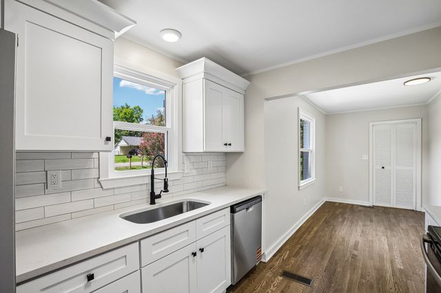 209 Ridgeway Dr, Nashville, TN 37214
