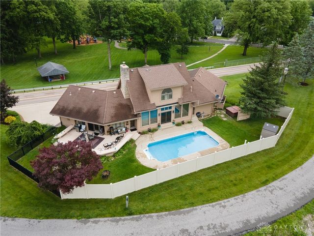 1000 Echo Lake Drive, Piqua, OH 45356